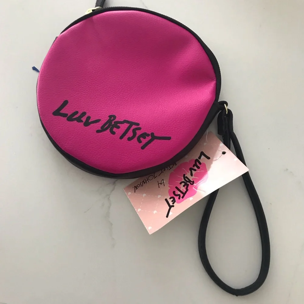 Betsey Johnson Pink Strawberry Wristlet with White Heart Accents NO TAGS - Picture 2 of 8